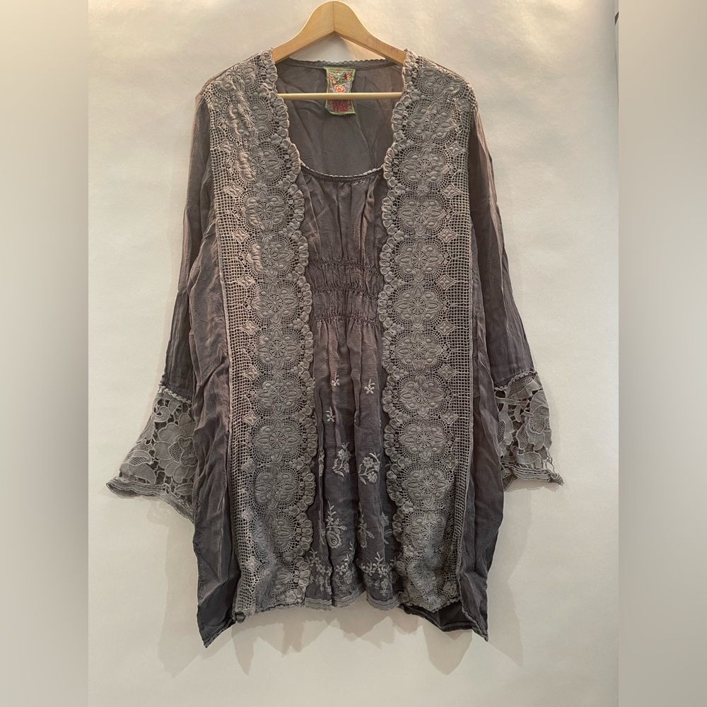 Johnny Was embroidered grey boho top woman’s 1X